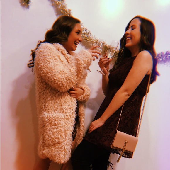 Meet your Posher, Bridget - Picture 2 of 3